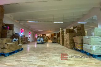 07 2027 04 Split area business for sale