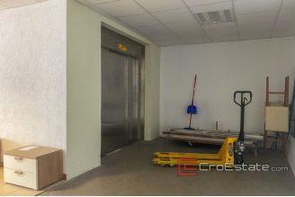 07 2027 04 Split area business for sale
