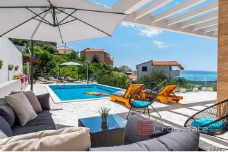17 2025 45 Split area villa sea view for sale