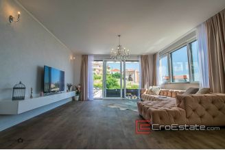 17 2025 45 Split area villa sea view for sale