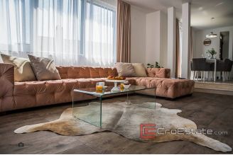 17 2025 45 Split area villa sea view for sale