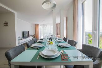 17 2025 45 Split area villa sea view for sale