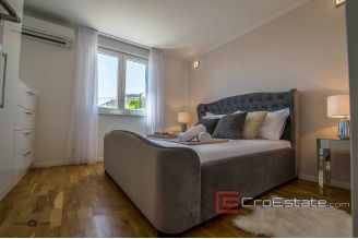 17 2025 45 Split area villa sea view for sale