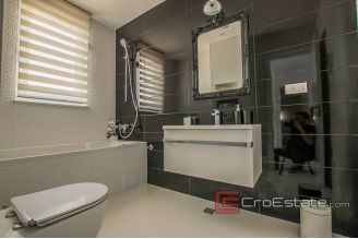 17 2025 45 Split area villa sea view for sale