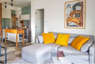 12 2025 47 Split apartment for sale