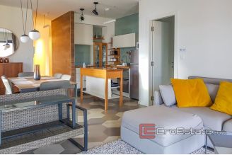 12 2025 47 Split apartment for sale