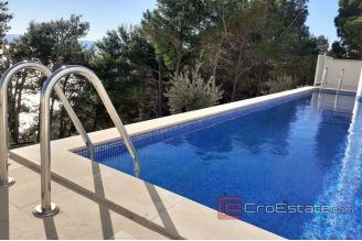 019 2021 248 near omis seafront villa with pool for sale