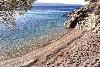 019 2021 248 near omis seafront villa with pool for sale