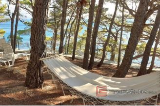 019 2021 248 near omis seafront villa with pool for sale