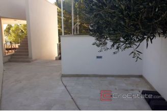 019 2021 248 near omis seafront villa with pool for sale
