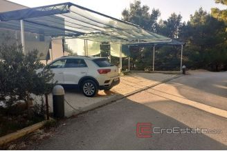 019 2021 248 near omis seafront villa with pool for sale