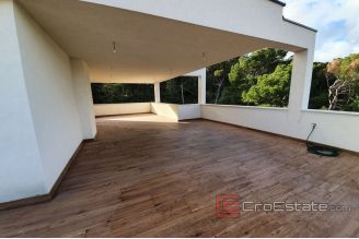 014 2018 148 split center two storey penthouse for sale