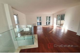 014 2018 148 split center two storey penthouse for sale