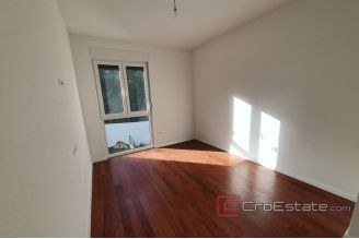 014 2018 148 split center two storey penthouse for sale