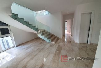 014 2018 148 split center two storey penthouse for sale