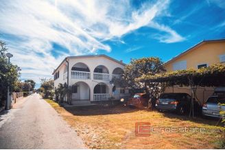 020 4998 30 island vir house with garden for sale