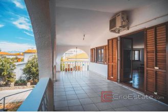 020 4998 30 island vir house with garden for sale