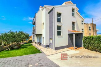 16 2024 98 Split area house sea view for sale