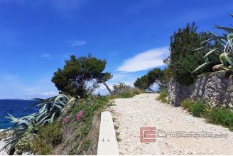 015 2021 270 Apartment villa with sea view Primosten for sale1