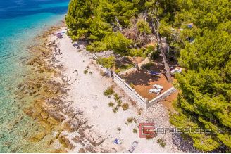 04 2022 297 Ciovo house sea front for sale