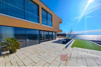 014 2021 259 Zadar area house sea front for sale
