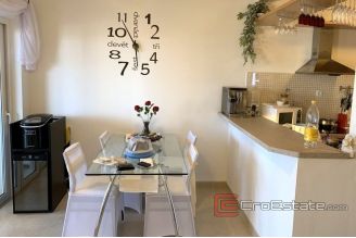 0015 5002 30 island brac three bedroom apartment with seaview for sale