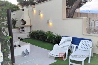 0015 5002 30 island brac three bedroom apartment with seaview for sale