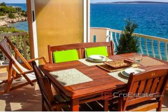 008 2021 258 Pag house sea front for sale