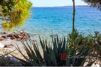 008 2021 258 Pag house sea front for sale