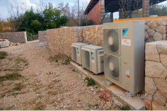 020 4997 30 island krk house with pool for sale