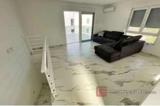 018 2022 303 island ciovo house with pool and sea view for sale