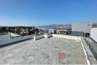 018 2022 303 island ciovo house with pool and sea view for sale