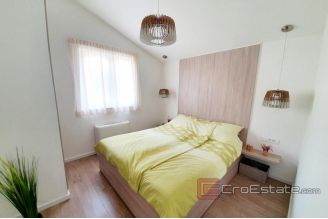 013 2018 155 island ciovo seafront house with pool for sale