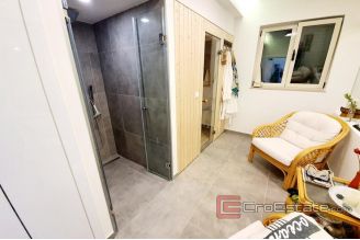 013 2018 155 island ciovo seafront house with pool for sale
