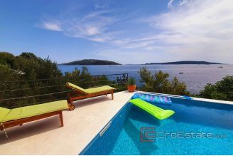 013 2018 155 island ciovo seafront house with pool for sale