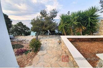 013 2018 155 island ciovo seafront house with pool for sale