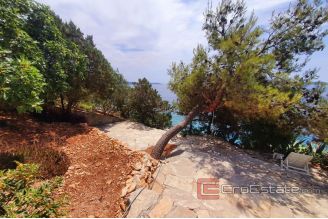 013 2018 155 island ciovo seafront house with pool for sale