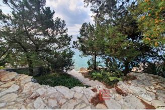 013 2018 155 island ciovo seafront house with pool for sale