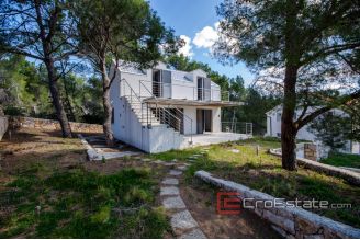 20 2011 90 Brac house sea view for sale