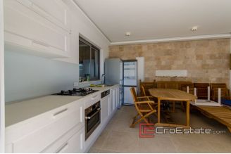 20 2011 90 Brac house sea view for sale