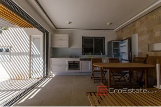 20 2011 90 Brac house sea view for sale