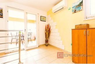 017 5003 30 charming semi detached villa with sea view peljesac