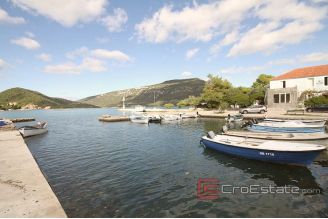 017 5003 30 charming semi detached villa with sea view peljesac