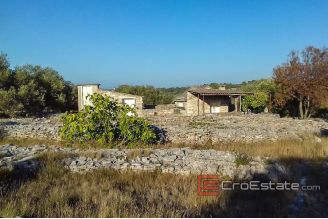 05 2025 63 Korcula small house for sale