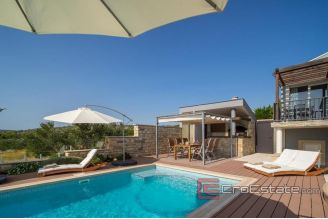 014 2022 306 primosten villa with pool and sea view for sale