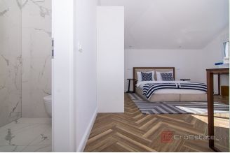 020 2018 157 Ciovo Luxury penthouse with a sea view for sale