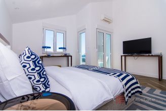 020 2018 157 Ciovo Luxury penthouse with a sea view for sale