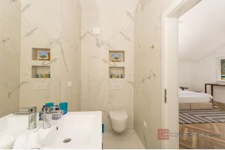 020 2018 157 Ciovo Luxury penthouse with a sea view for sale