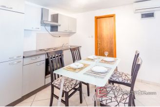 013 3474 30 island brac house overlooking sea for sale