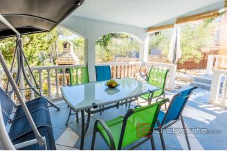 013 3474 30 island brac house overlooking sea for sale